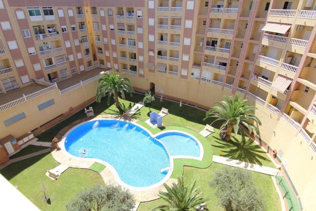 Apartamento Con Piscina, Parque Las Naciones, 또레비에하 외부 사진
